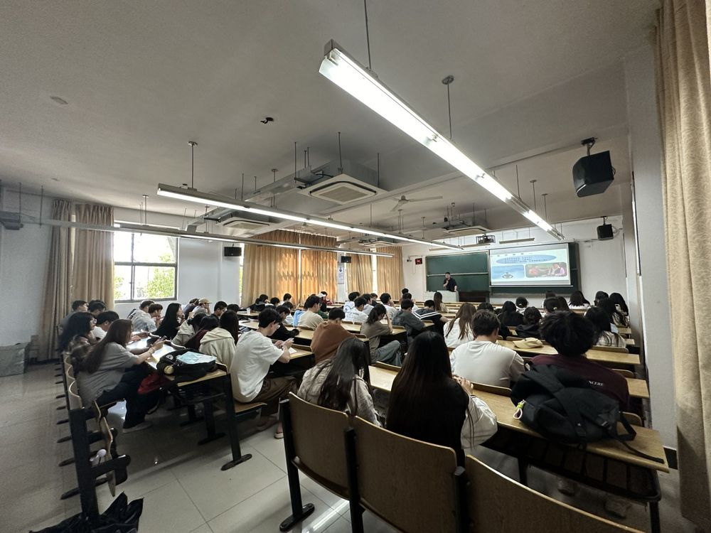 PA视讯zhenren官网科技集团在南京邮电大学通达学院举办讲座