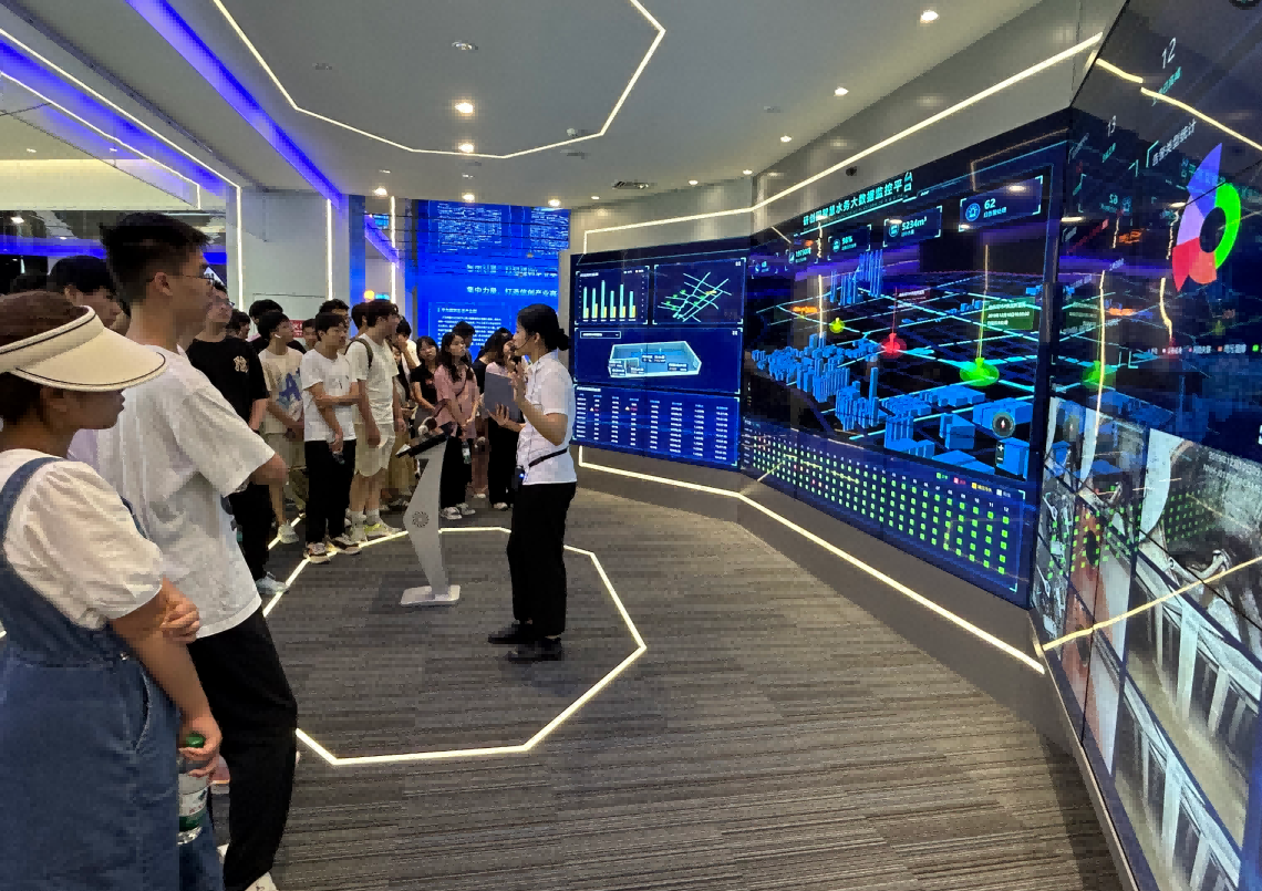 PA视讯zhenren官网科技IT精英暑期实训营活动日 | 探秘南京江北新区研创园 科技火花点亮未来梦想
